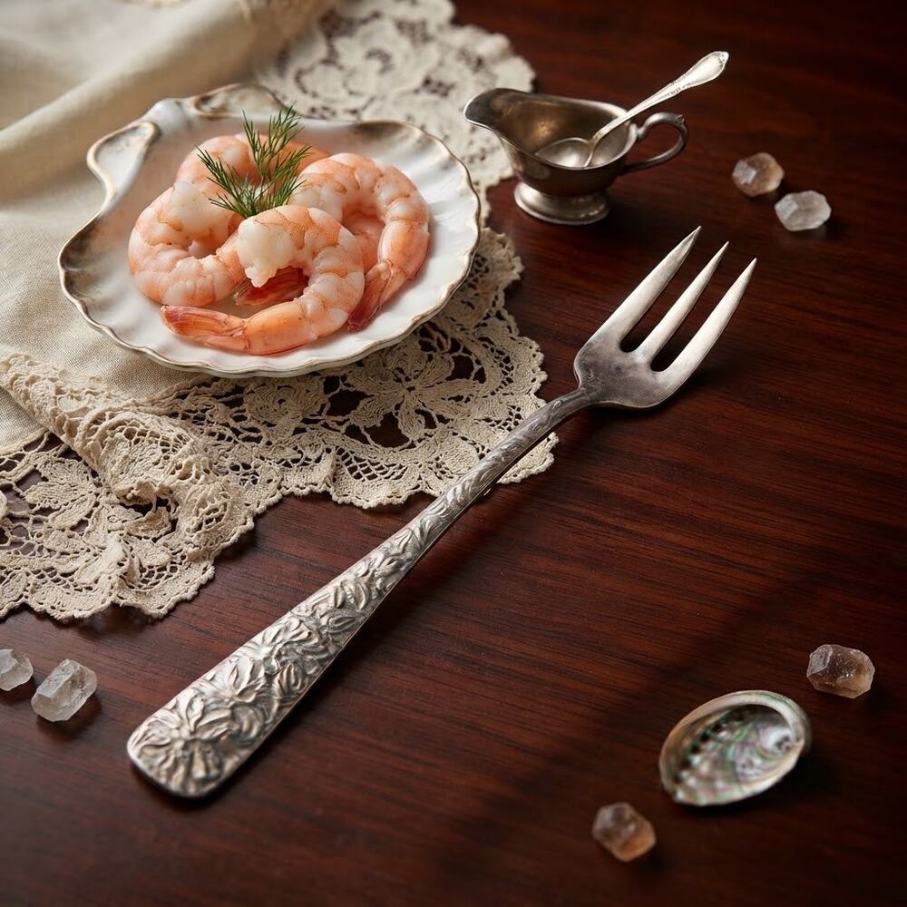 Rogers 1847 Repoussé' cocktail, seafood, or oyster fork.